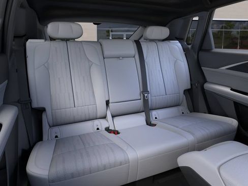 Used 2026 Cadillac Lyriq Luxury w/ LPO, Floor Liner Package AWD/4WD image 17