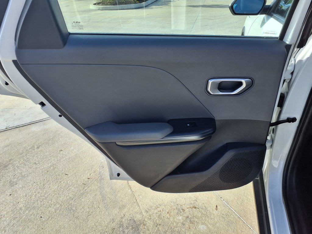 Used 2025 Kia K4 FWD image 12