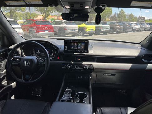 Used 2025 Honda Pilot Black Edition image 22