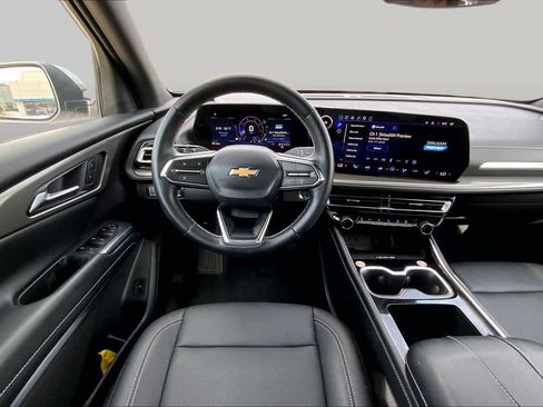 Used 2026 Chevrolet Traverse LT FWD image 6