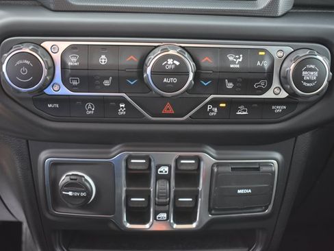 Used 2021 Jeep Wrangler Unlimited Sahara AWD/4WD image 26