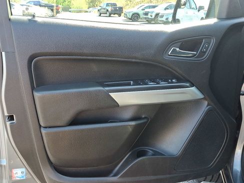 Used 2022 Chevrolet Colorado LT w/ LT Convenience Package AWD/4WD image 12