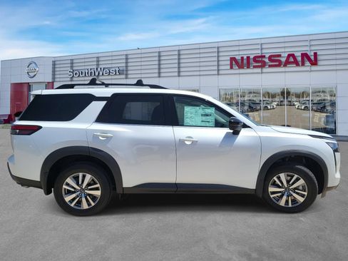 New 2026 Nissan Pathfinder SL w/ Cargo Package FWD image 4
