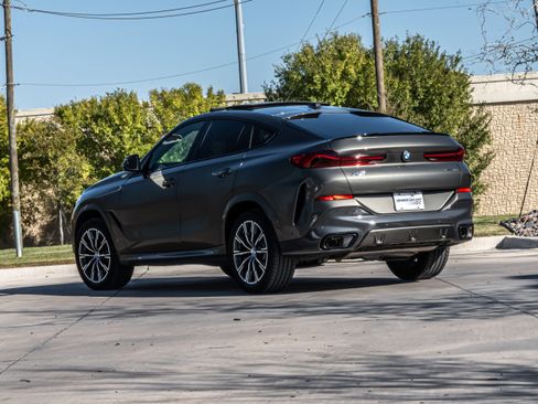 Certified 2025 BMW X6 xDrive40i w/ Premium Package image 3