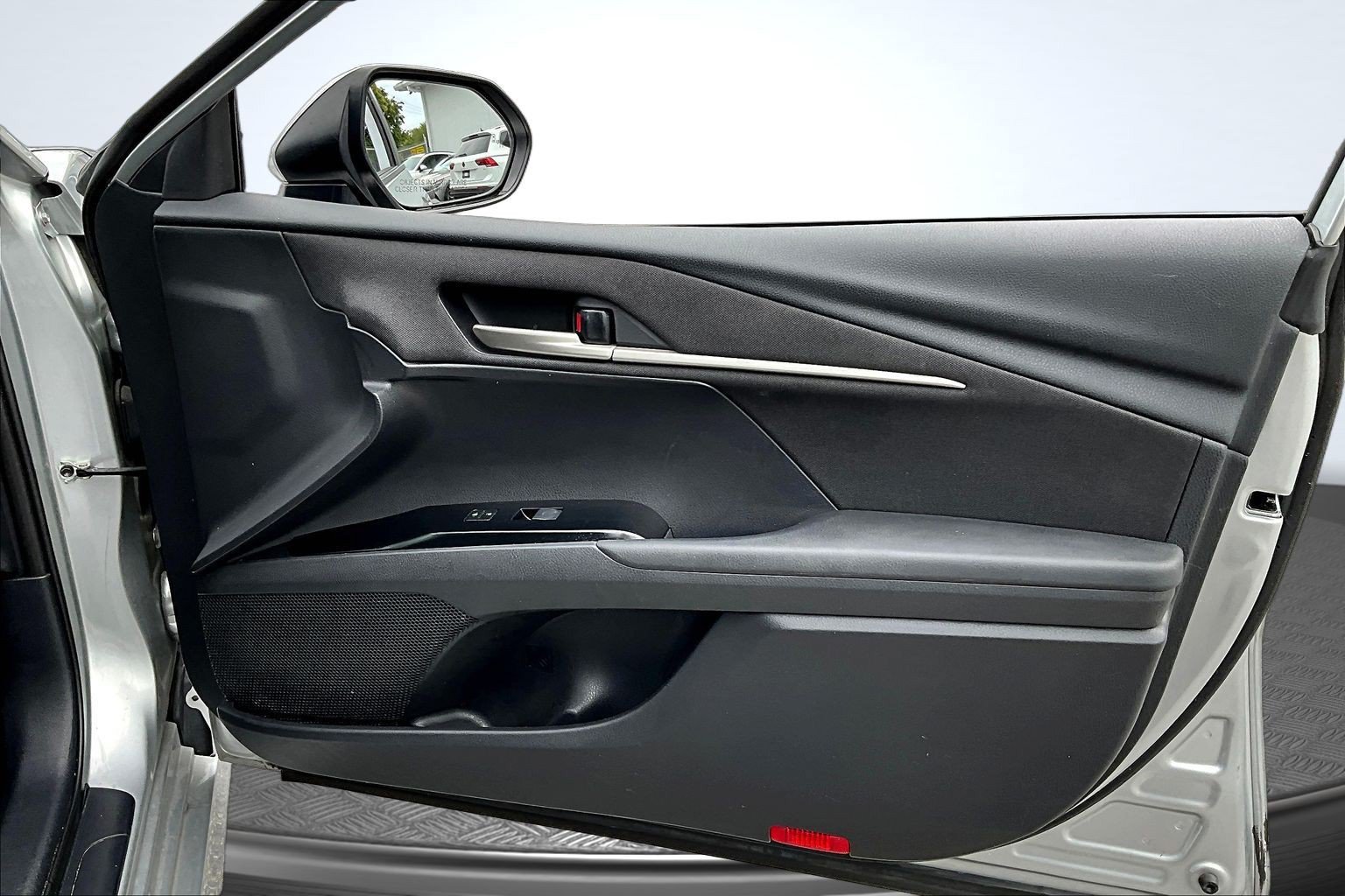 Used 2025 Toyota Camry LE FWD image 25