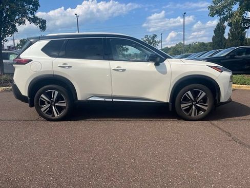 Used 2023 Nissan Rogue SL AWD/4WD image 2