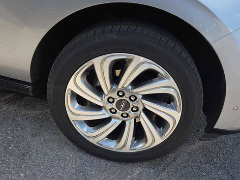 Used 2024 Lincoln Navigator L Reserve AWD/4WD image 2