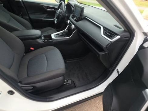 Used 2022 Toyota RAV4 XLE w/ XLE Grade Weather Package AWD/4WD image 30