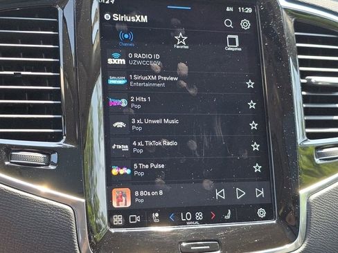 Used 2023 Volvo XC90 B5 Plus image 9