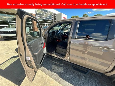 Used 2023 Nissan Frontier PRO-4X w/ Technology Package AWD/4WD image 8