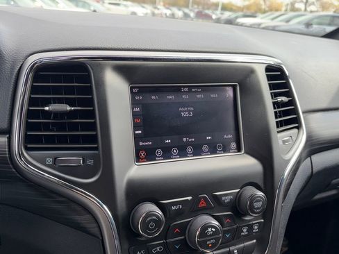 Used 2019 Jeep Grand Cherokee Laredo image 16