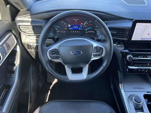 Used 2023 Ford Explorer Limited image 18