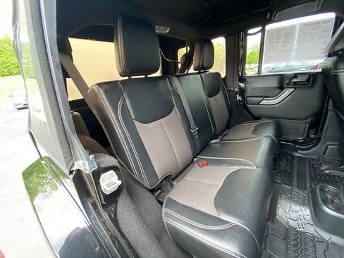 Used 2018 Jeep Wrangler Unlimited Sport AWD/4WD image 37
