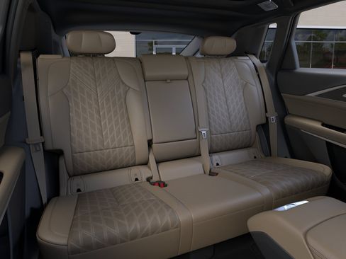 New 2026 Cadillac Lyriq Signature Sport AWD/4WD image 17
