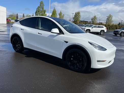 Used 2022 Tesla Model Y Long Range AWD/4WD image 7