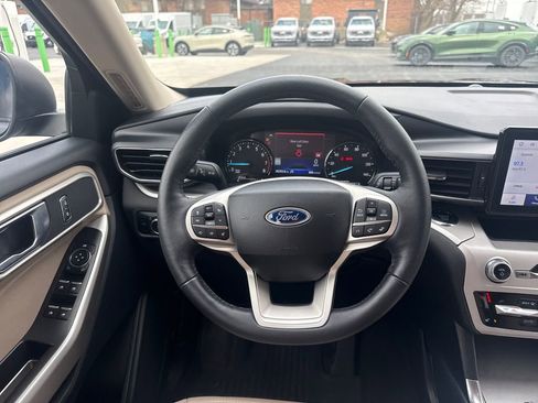 Used 2024 Ford Explorer XLT w/ Equipment Group 202A image 23