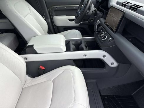 Used 2025 Land Rover Defender 130 X-Dynamic SE AWD/4WD image 23