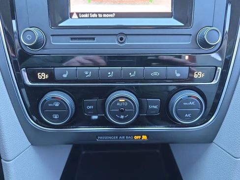 Used 2016 Volkswagen Passat 1.8T R-Line w/ R-Line Lighting Package image 29