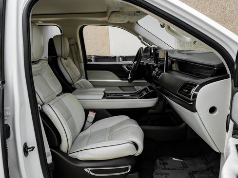 Used 2020 Lincoln Navigator Black Label w/ Cargo Convenience Package AWD/4WD image 33