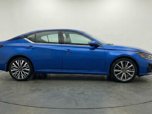 Used 2025 Nissan Altima 2.5 SV image 11