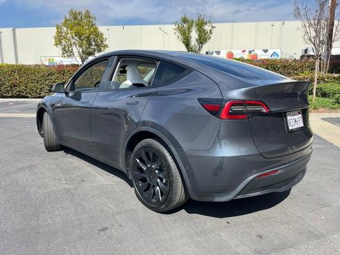 Used 2022 Tesla Model Y Long Range image 5