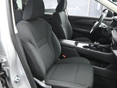 Used 2025 Nissan Rogue S image 14