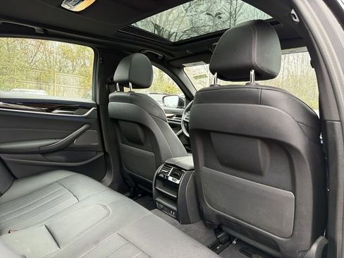 Used 2023 BMW 530e xDrive image 18