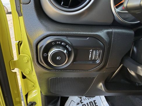Used 2023 Jeep Wrangler Unlimited Sport AWD/4WD image 31