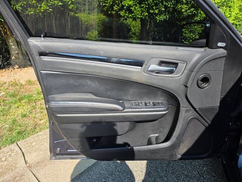 Used 2019 Chrysler 300 S RWD image 10