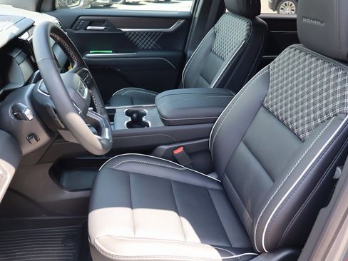 New 2025 GMC Acadia Denali w/ LPO, Floor Liner Package image 10