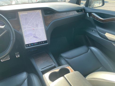 Used 2019 Tesla Model X 100D image 28