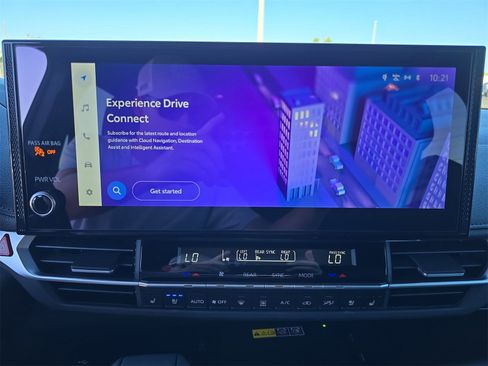 Used 2025 Toyota Sienna Platinum image 19