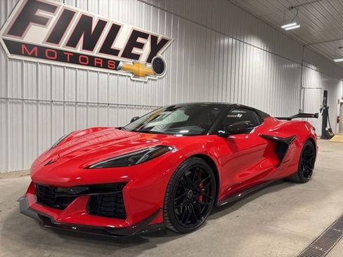 Used 2023 Chevrolet Corvette Z06 w/ Z07 Performance Package RWD image 5