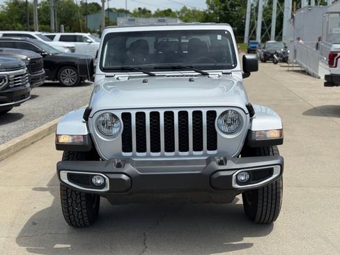 Used 2023 Jeep Gladiator Sport AWD/4WD image 3