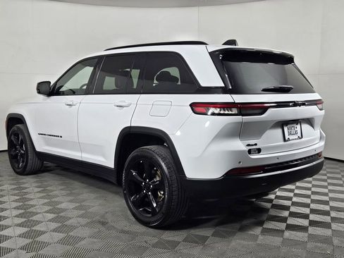 Used 2023 Jeep Grand Cherokee Altitude AWD/4WD image 4