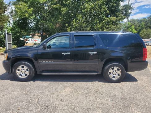 Used 2007 Chevrolet Suburban LT w/ LT Preferred Equipment Group RWD image 4