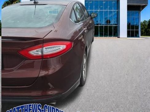 Used 2016 Ford Fusion SE FWD image 4