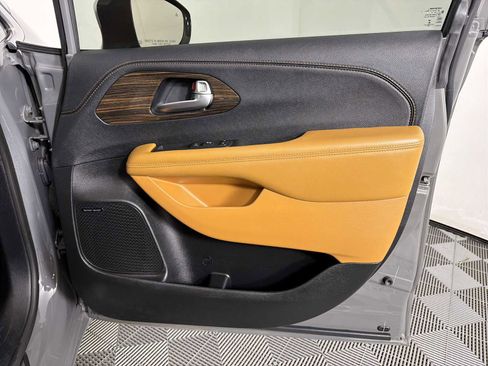 Used 2021 Chrysler Pacifica Pinnacle image 24