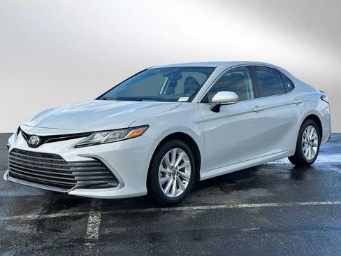 Used 2024 Toyota Camry LE image 3