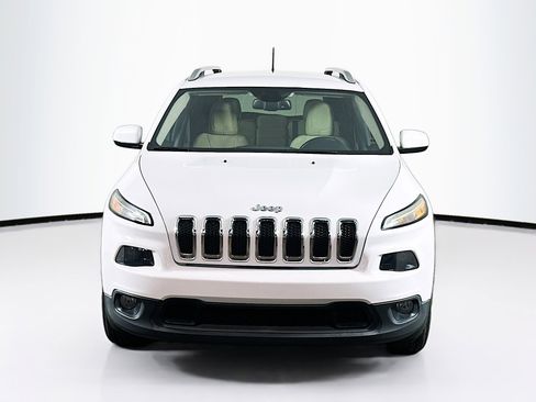Used 2016 Jeep Cherokee Latitude w/ Comfort/Convenience Group FWD image 2