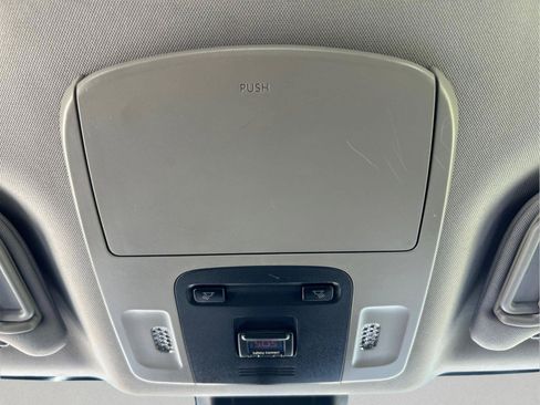 Used 2019 Toyota Camry SE FWD image 33