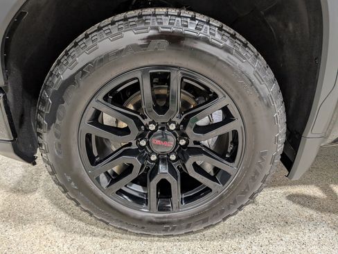 Used 2025 GMC Sierra 1500 Elevation image 11