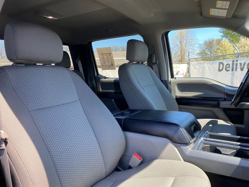 Used 2019 Ford F150 XLT w/ Equipment Group 302A Luxury AWD/4WD image 17
