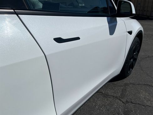 Used 2022 Tesla Model Y Long Range AWD/4WD image 30