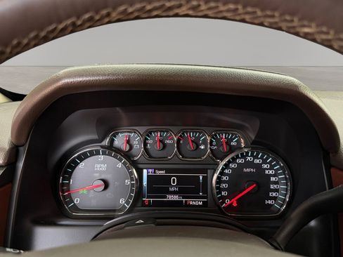 Used 2015 Chevrolet Suburban LTZ RWD image 19