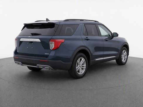 Used 2024 Ford Explorer XLT w/ Equipment Group 202A AWD/4WD image 5