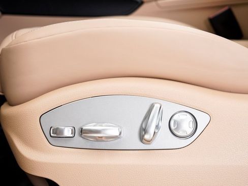 New 2025 Porsche Macan image 12