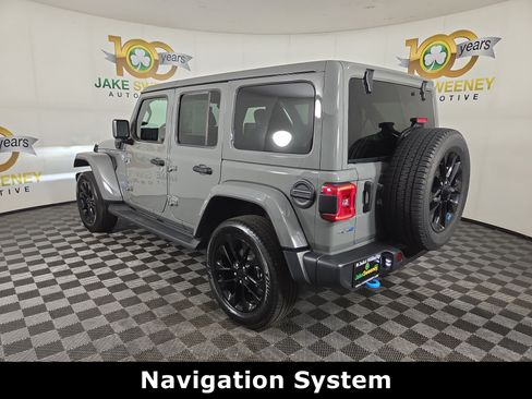 Used 2022 Jeep Wrangler Unlimited Sahara w/ Cold Weather Group AWD/4WD image 7