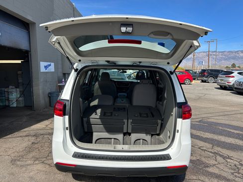 Used 2021 Kia Sedona LX image 30