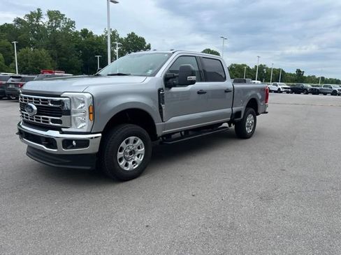 Used 2024 Ford F250 XLT AWD/4WD image 3
